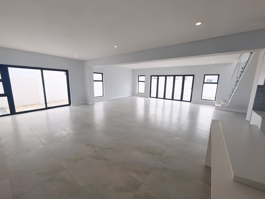 5 Bedroom Property for Sale in Sandown Western Cape